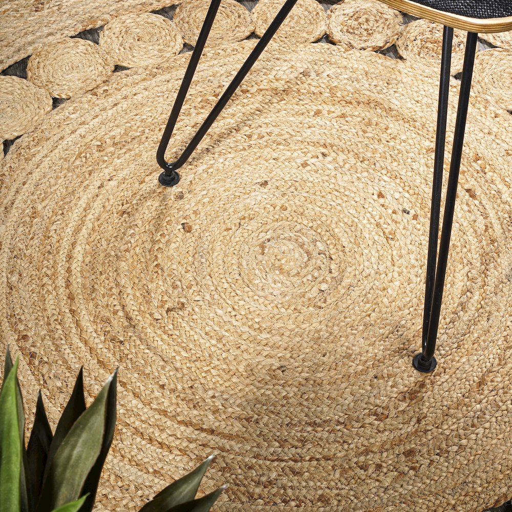 Dahlia Round Area Rug. Picture 4