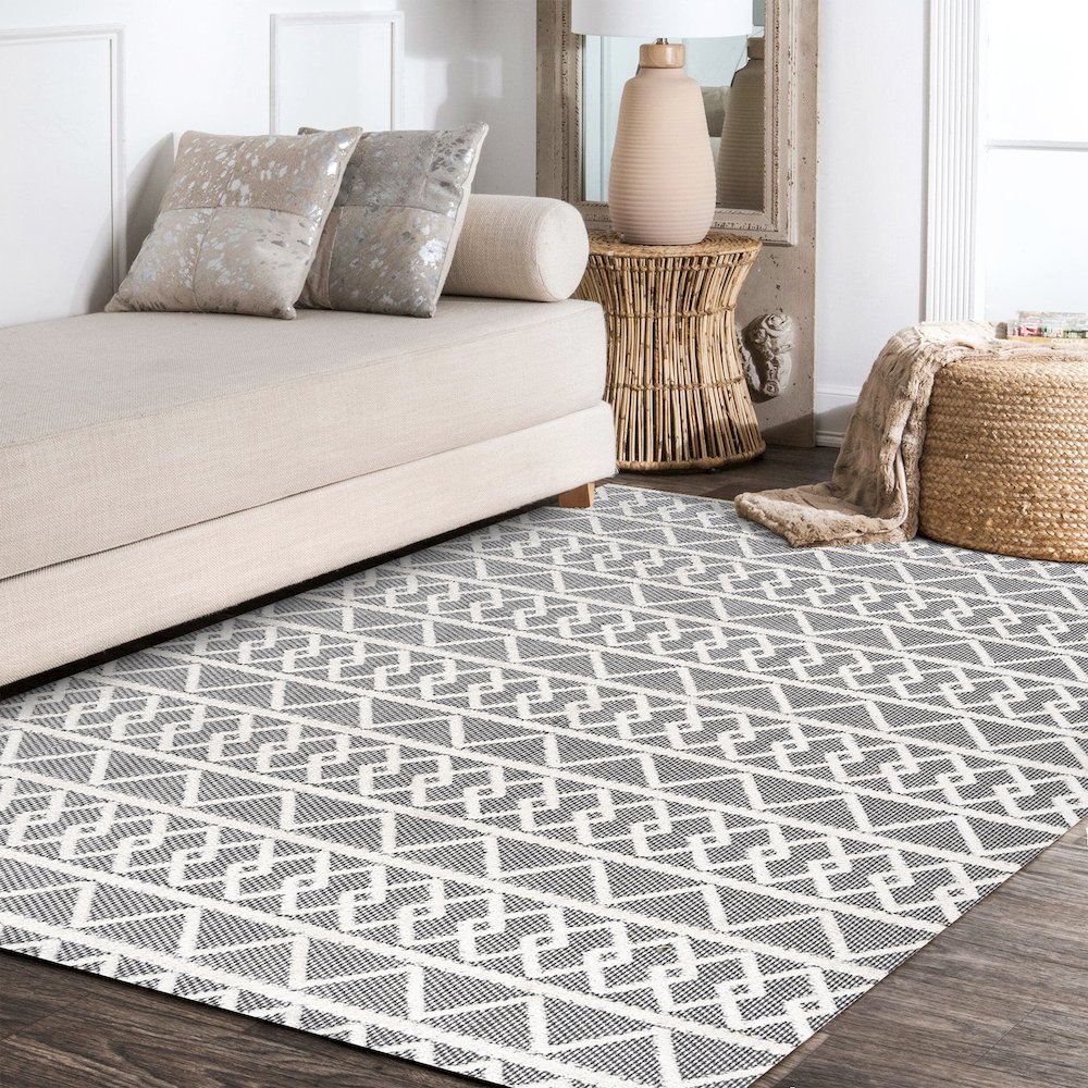 Aylan High-Low Pile Knotted Trellis Geometric Indoor/Outdoor Area Rug. Picture 15