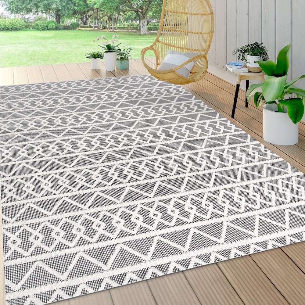 Aylan High-Low Pile Knotted Trellis Geometric Indoor/Outdoor Area Rug. Picture 5