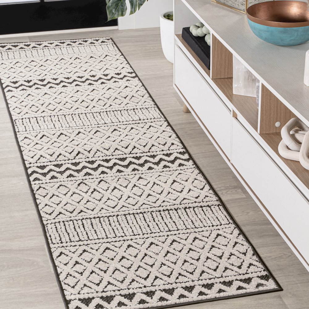 Ormond High-Low Modern Trellis Geometric Area Rug. Picture 2