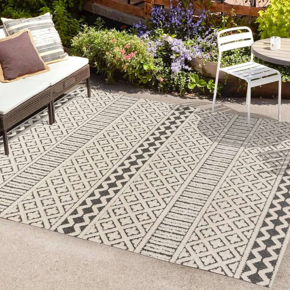 Ormond High-Low Modern Trellis Geometric Area Rug. Picture 6