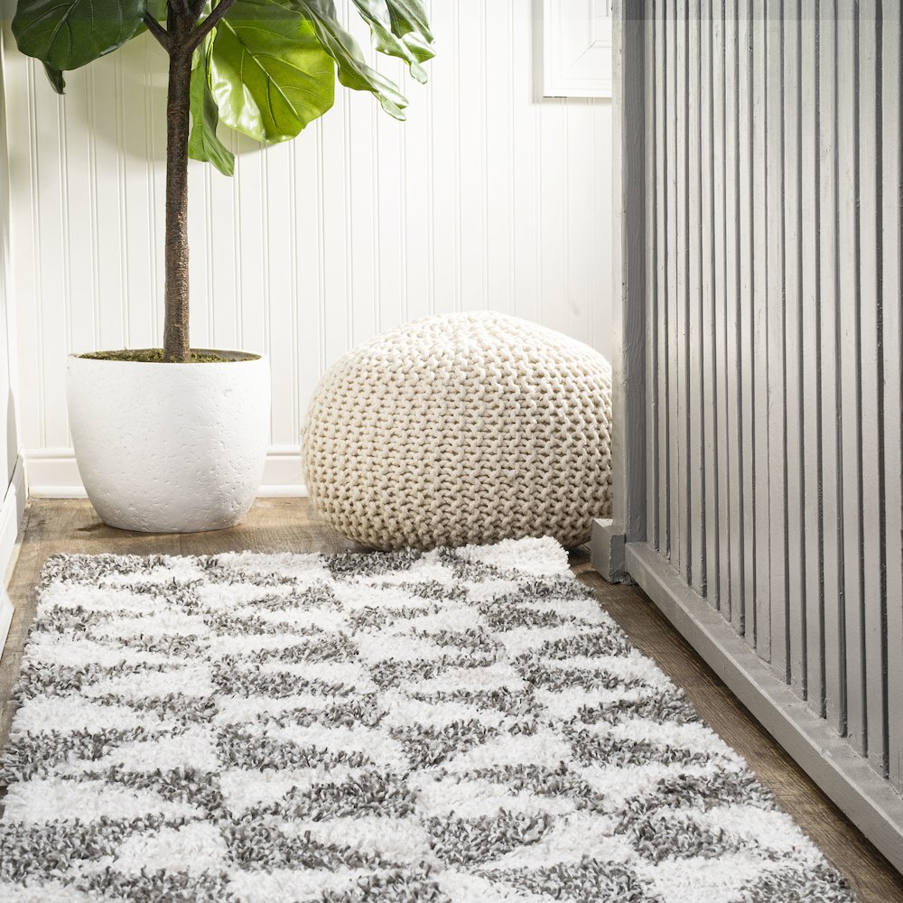 Alcudia Geometric Shag Area Rug. Picture 2