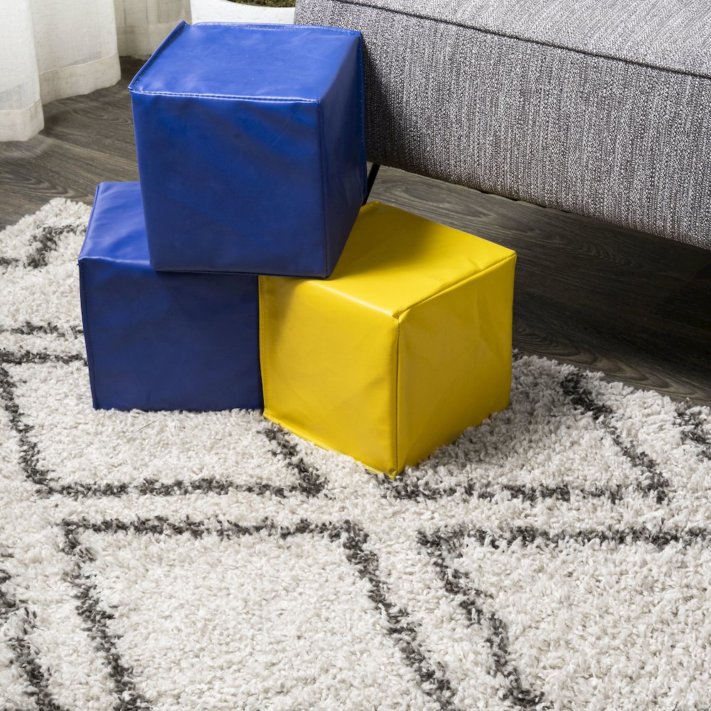 Soller Diamond Trellis Shag Area Rug. Picture 12