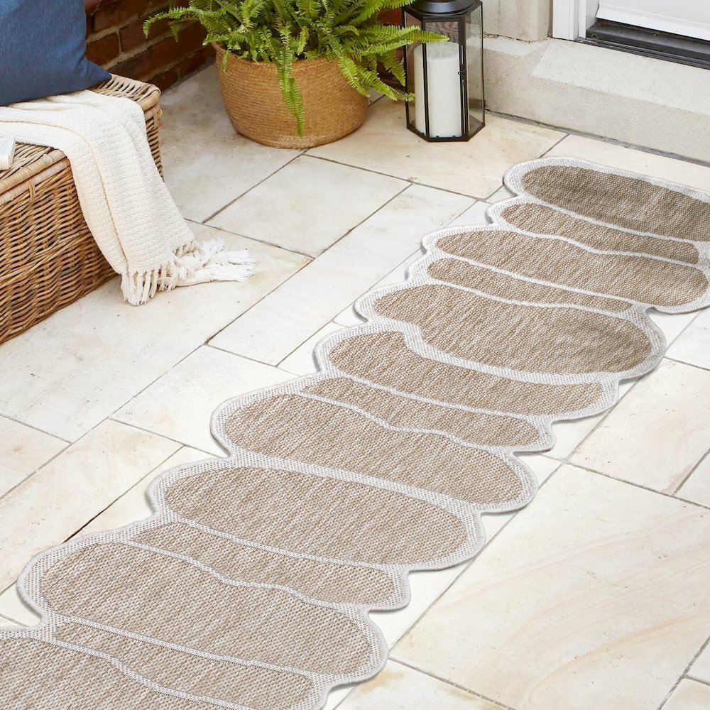 Beige/Cream 2 ft. x 8 ft. Indoor/Outdoor Shaped Runner Rug. Picture 4