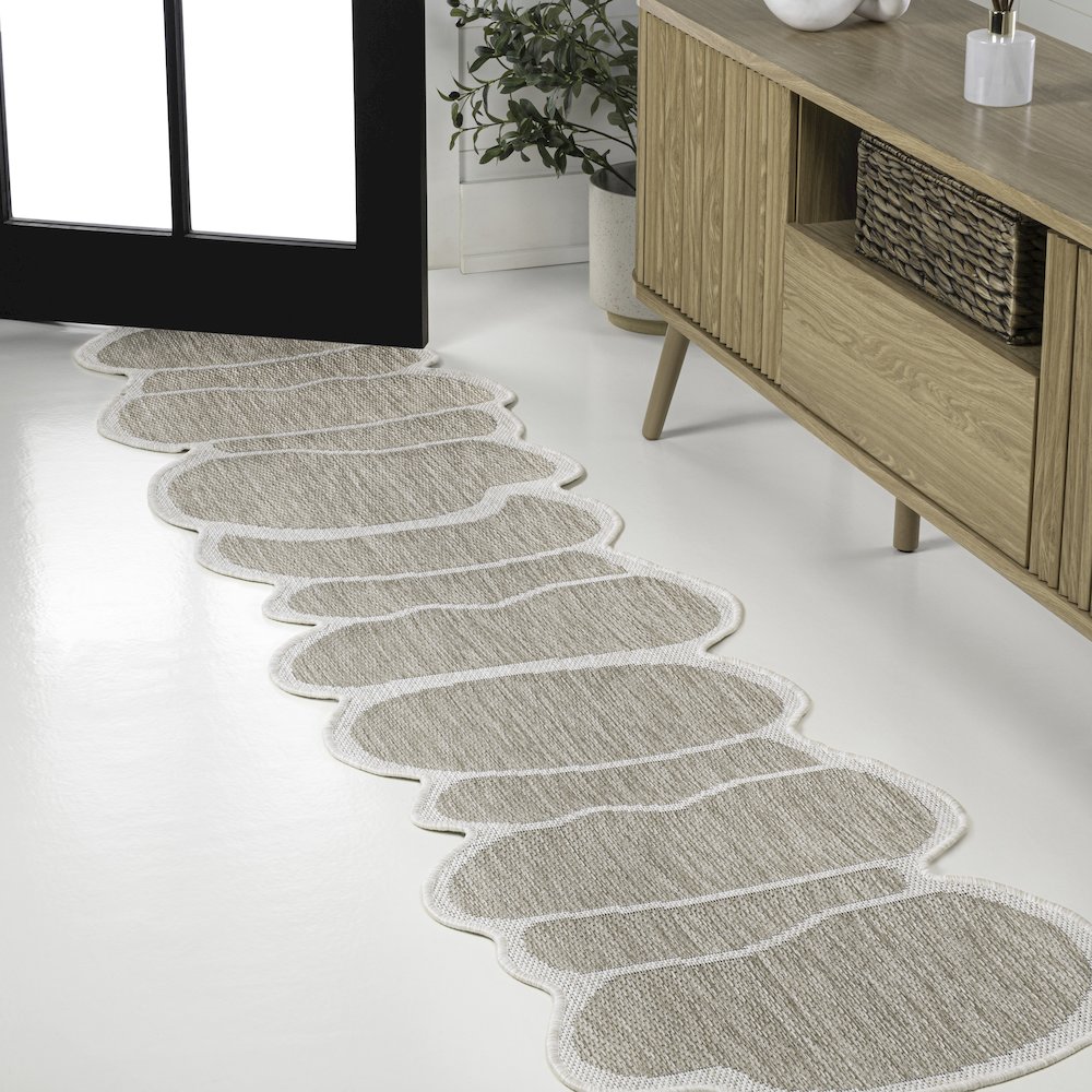 Beige/Cream 2 ft. x 8 ft. Indoor/Outdoor Shaped Runner Rug. Picture 2