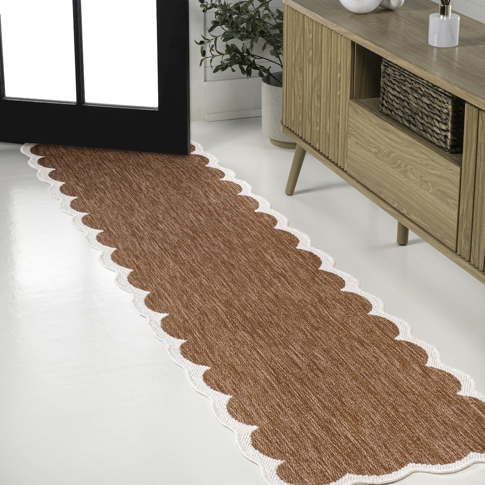 Two-Tone Scalloped Terra/Cream 2 ft. x 8 ft. Indoor/Outdoor Shaped Runner Rug. Picture 2