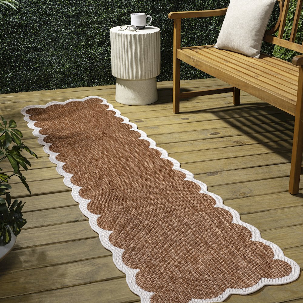 Two-Tone Scalloped Terra/Cream 2 ft. x 8 ft. Indoor/Outdoor Shaped Runner Rug. Picture 3