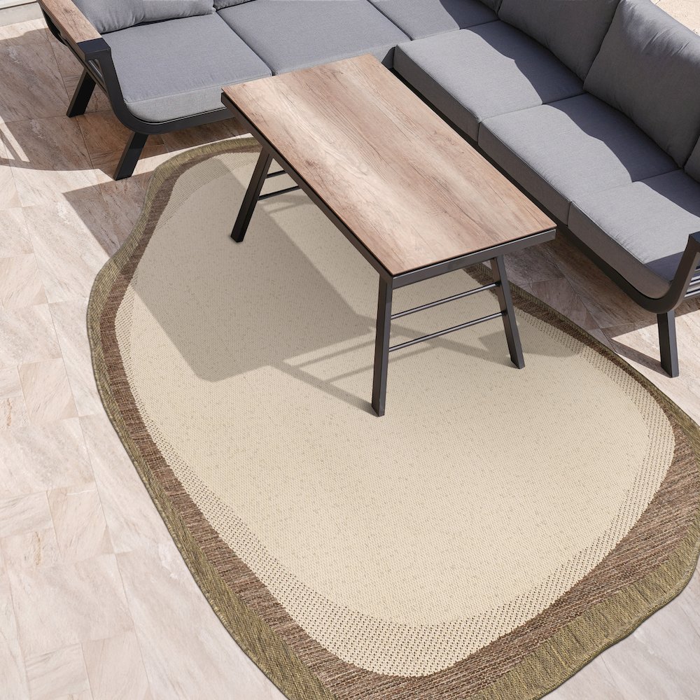 Beige/Brown 4 ft. x 6 ft. Indoor/Outdoor Shaped Area Rug. Picture 3