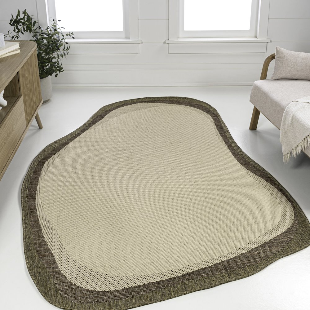 Beige/Brown 4 ft. x 6 ft. Indoor/Outdoor Shaped Area Rug. Picture 2