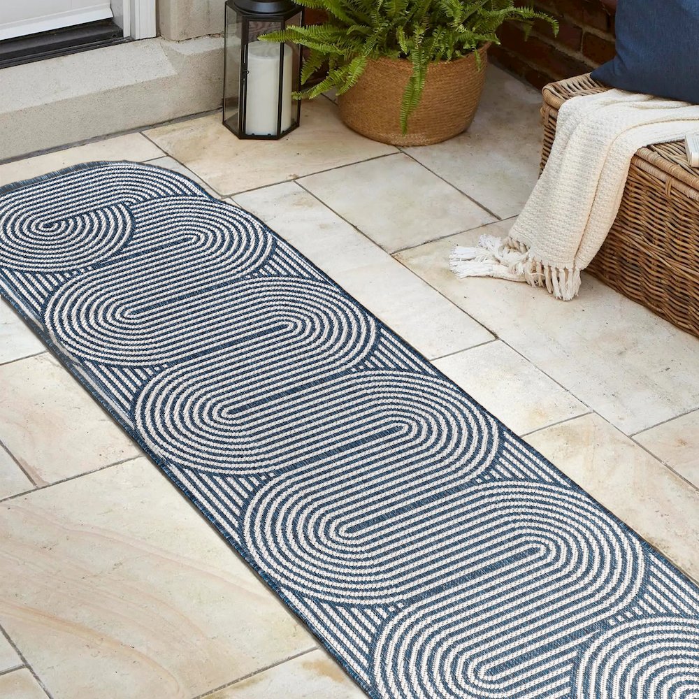 Cream/Navy 2 ft. x 8 ft. Indoor/Outdoor Shaped Runner Rug. Picture 4