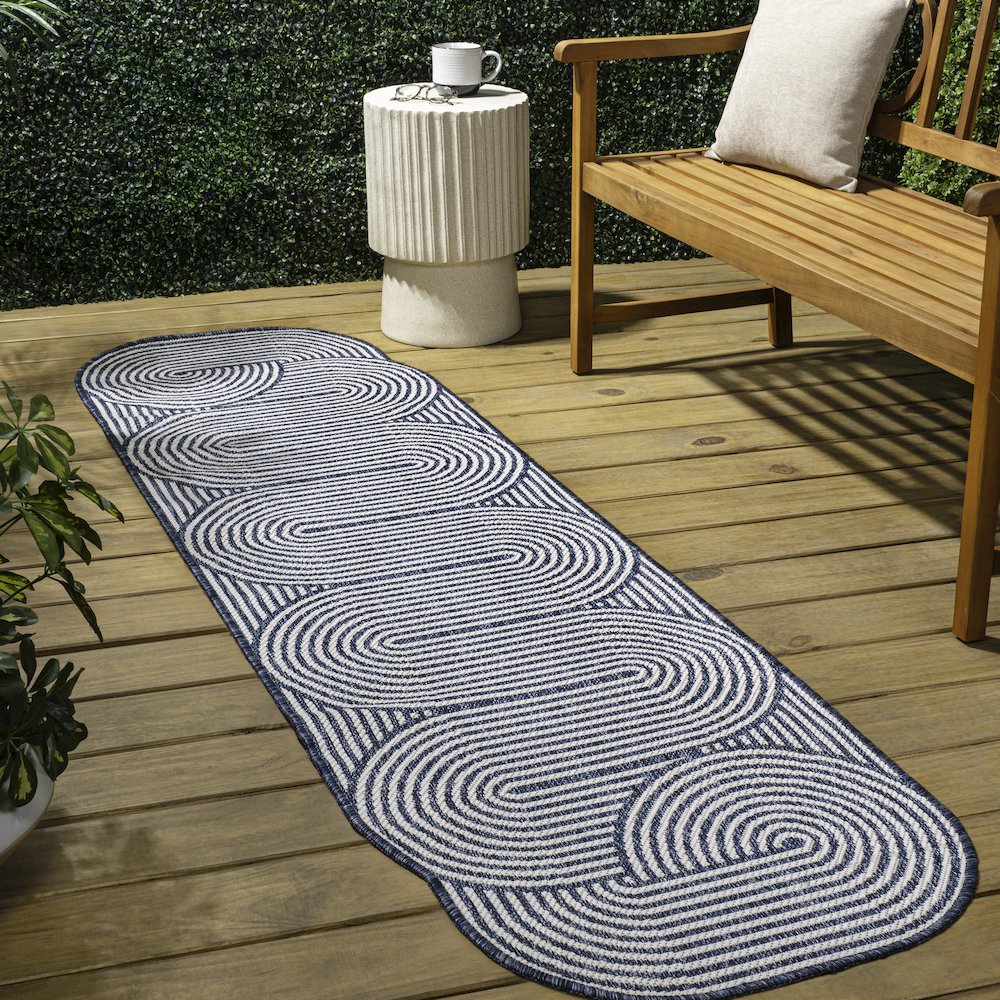 Cream/Navy 2 ft. x 8 ft. Indoor/Outdoor Shaped Runner Rug. Picture 3