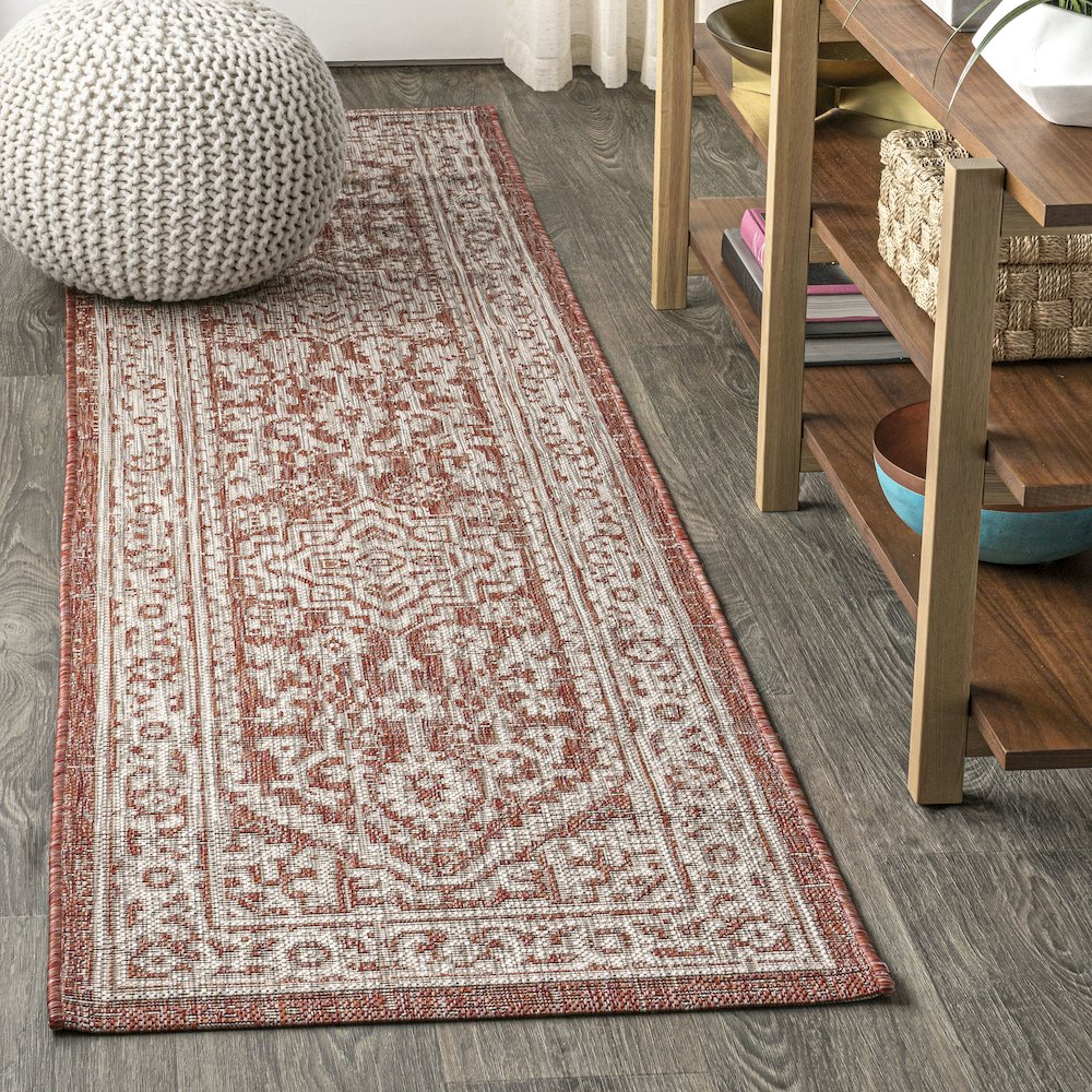 Sinjuri Medallion Textured Weave Indoor/Outdoor Area Rug. Picture 2