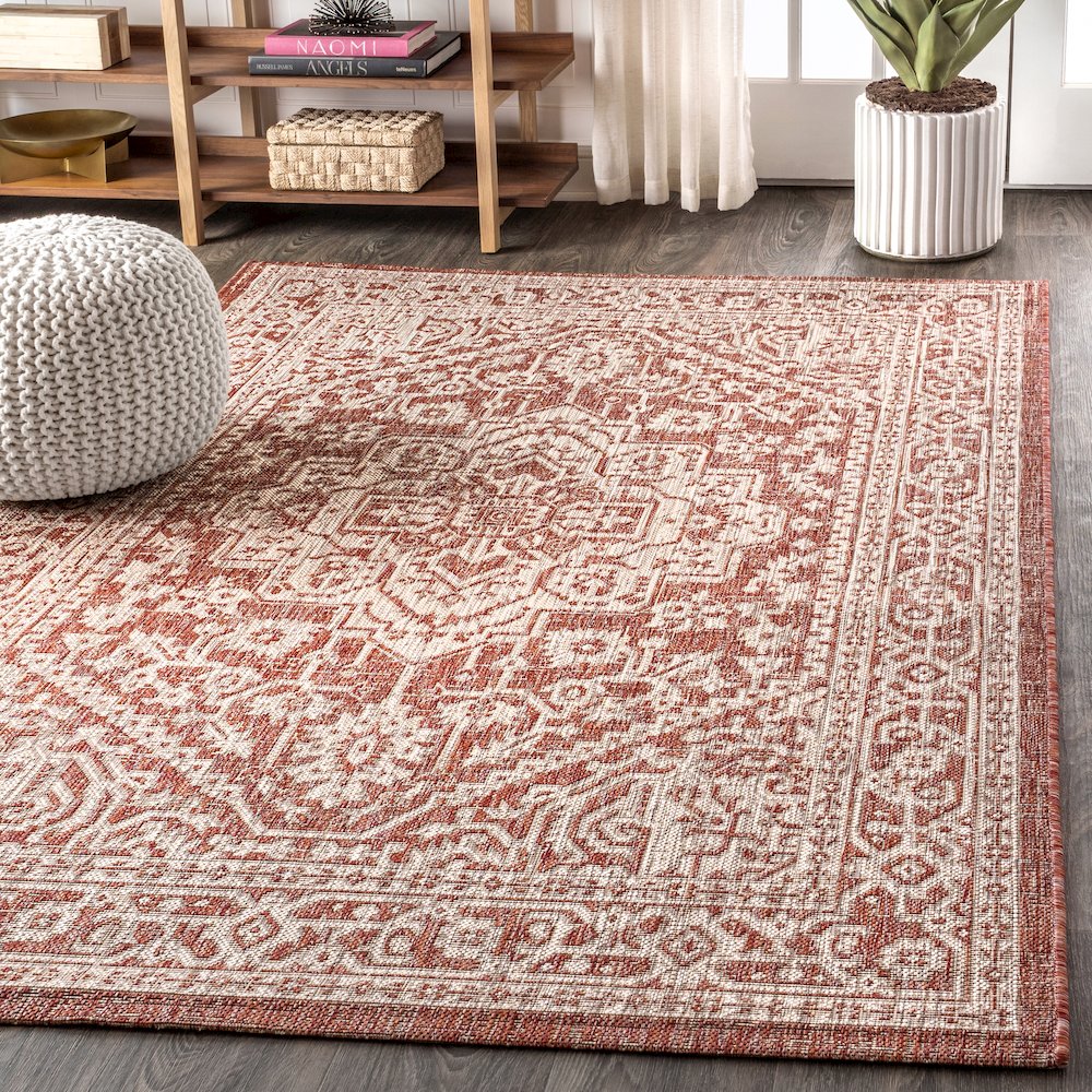 Sinjuri Medallion Textured Weave Indoor/Outdoor Area Rug. Picture 3