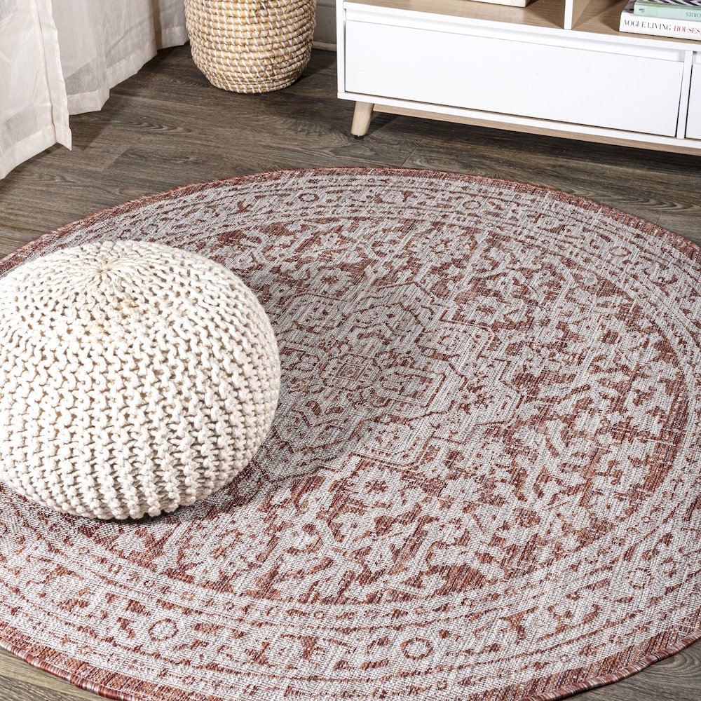 Sinjuri Medallion Textured Weave Indoor/Outdoor Area Rug. Picture 2