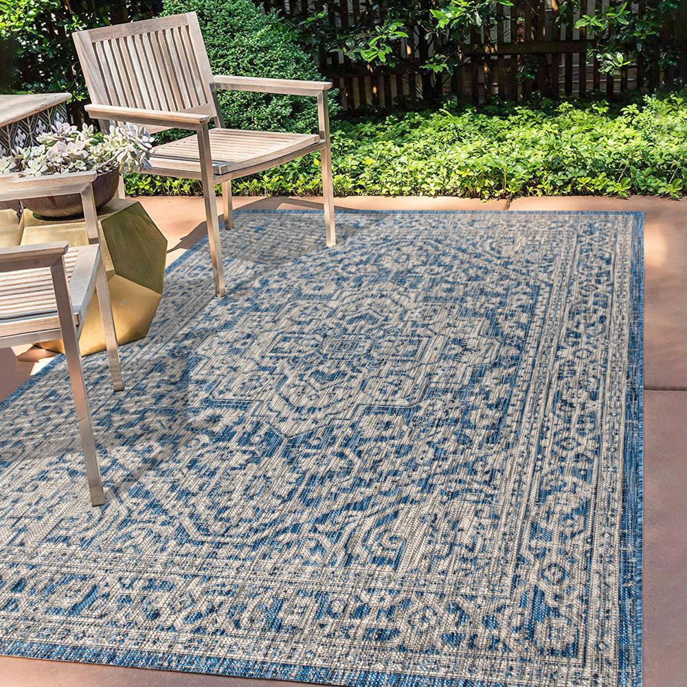 Sinjuri Medallion Textured Weave Indoor/Outdoor Area Rug. Picture 6