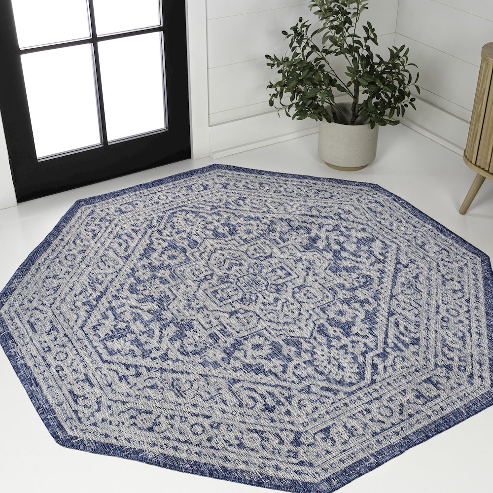 Sinjuri Medallion Textured Weave Navy/Gray 5' Octagon Indoor/Outdoor Area Rug. Picture 2