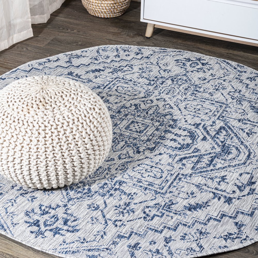Estrella Bohemian Medallion Textured Weave Indoor/Outdoor Area Rug. Picture 2