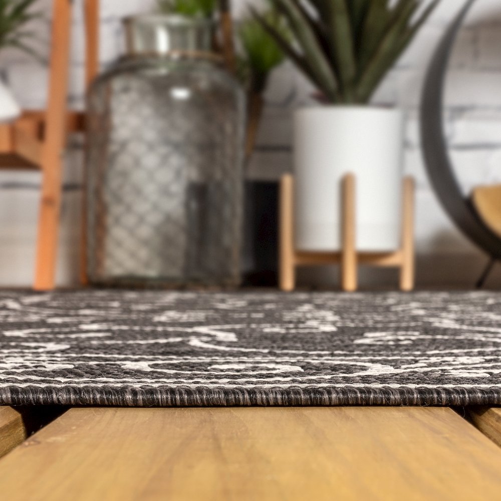 Charleston Vintage Filigree Textured Weave Indoor/Outdoor Runner Rug. Picture 9