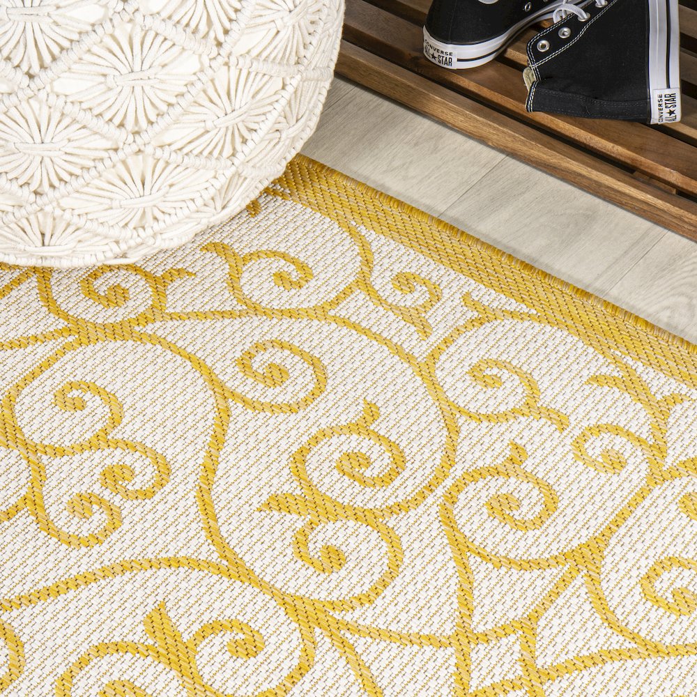 Madrid Vintage Filigree Textured Weave Indoor/Outdoor Runner Rug. Picture 4