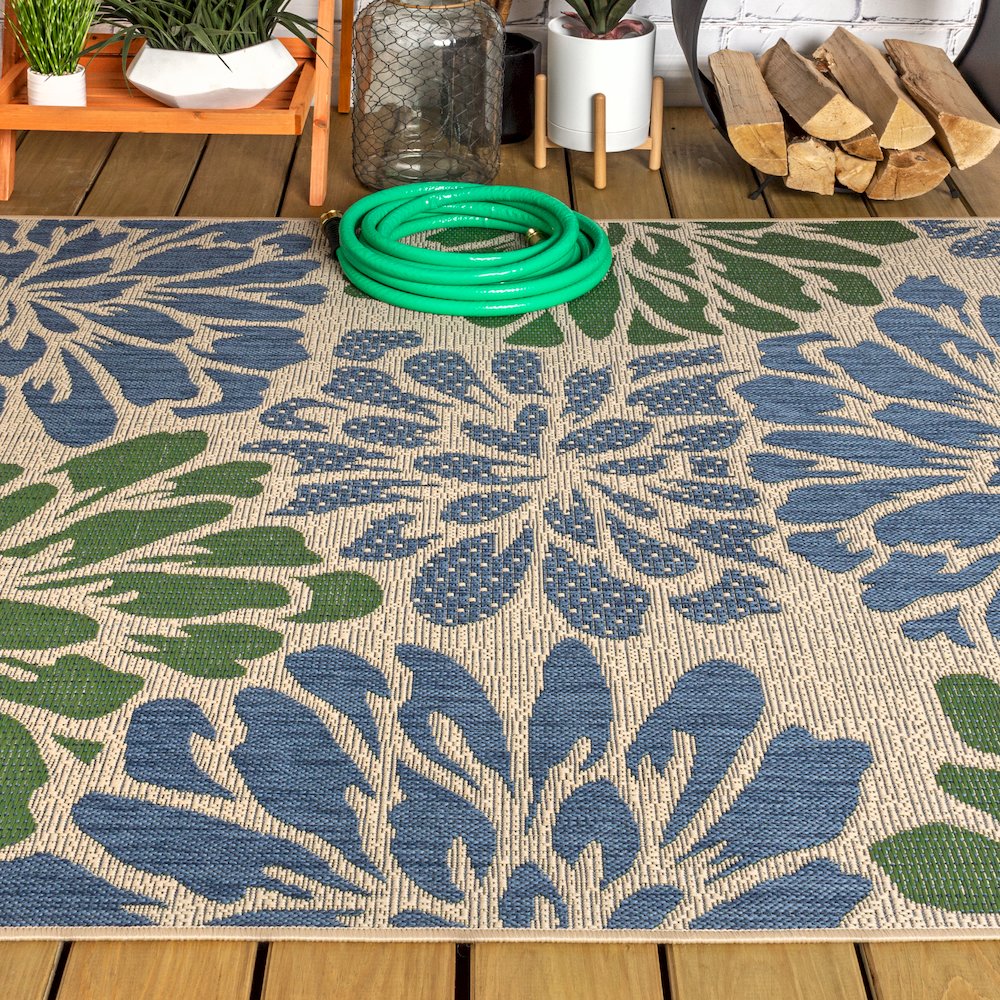 Zinnia Modern Floral Textured Weave Indoor/Outdoor Area Rug. Picture 4