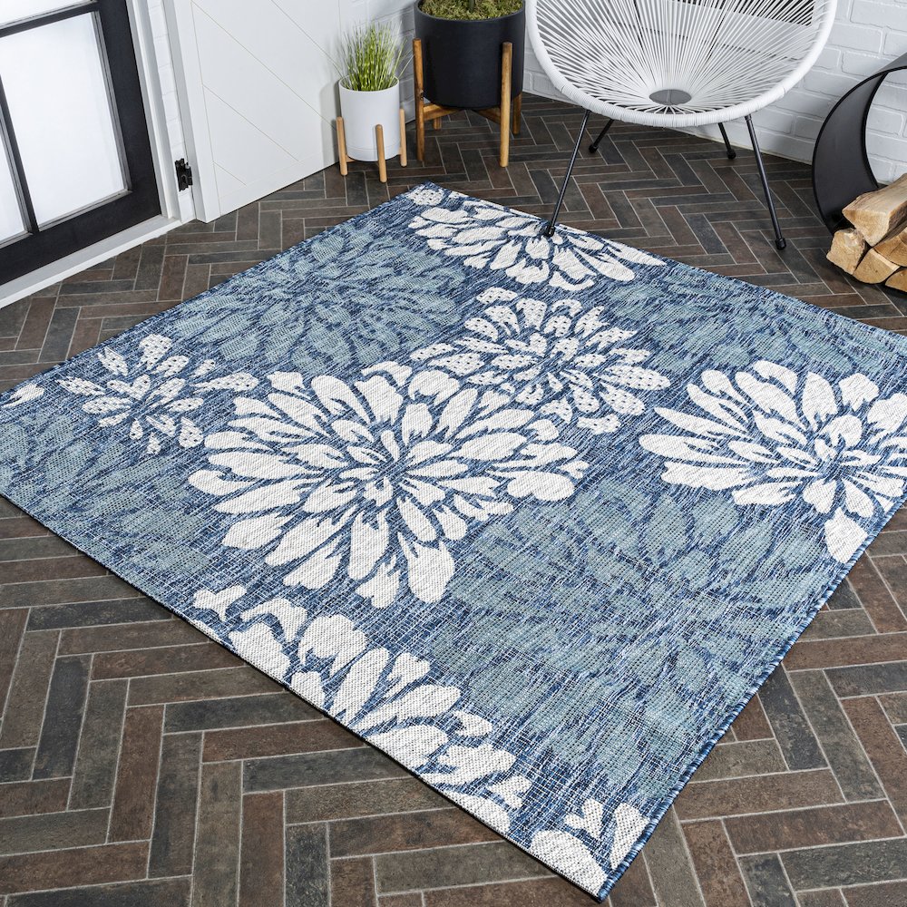 Zinnia Modern Floral Textured Weave Indoor/Outdoor Area Rug. Picture 2