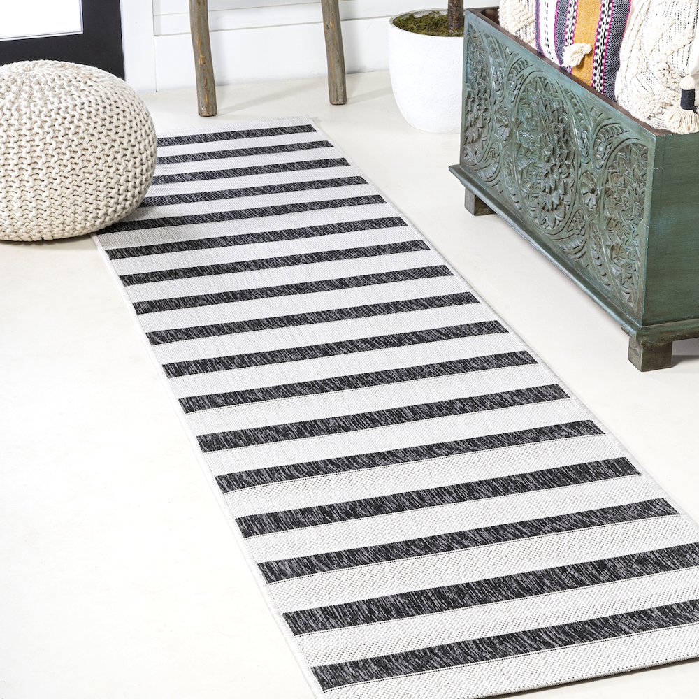 Aveiro Wide Stripe Indoor/Outdoor Area Rug. Picture 2