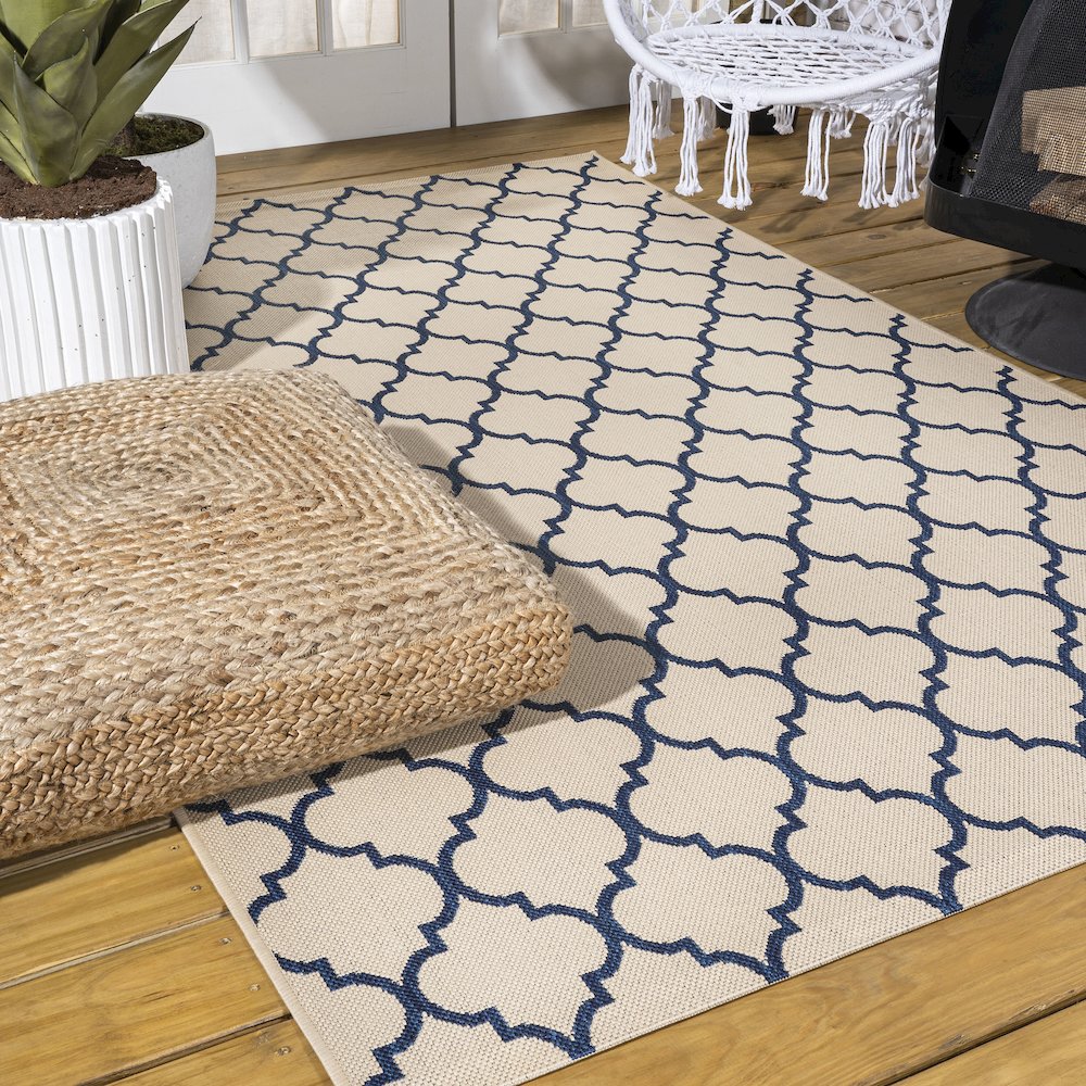 Arabesque Ogee Trellis Indoor/Outdoor Area Rug. Picture 6