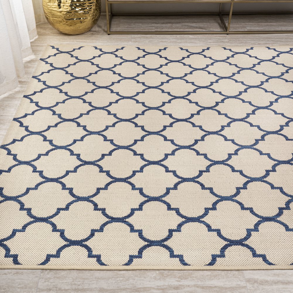 Arabesque Ogee Trellis Indoor/Outdoor Area Rug. Picture 3