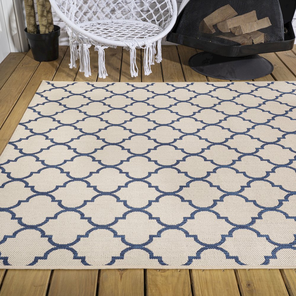 Arabesque Ogee Trellis Indoor/Outdoor Area Rug. Picture 7