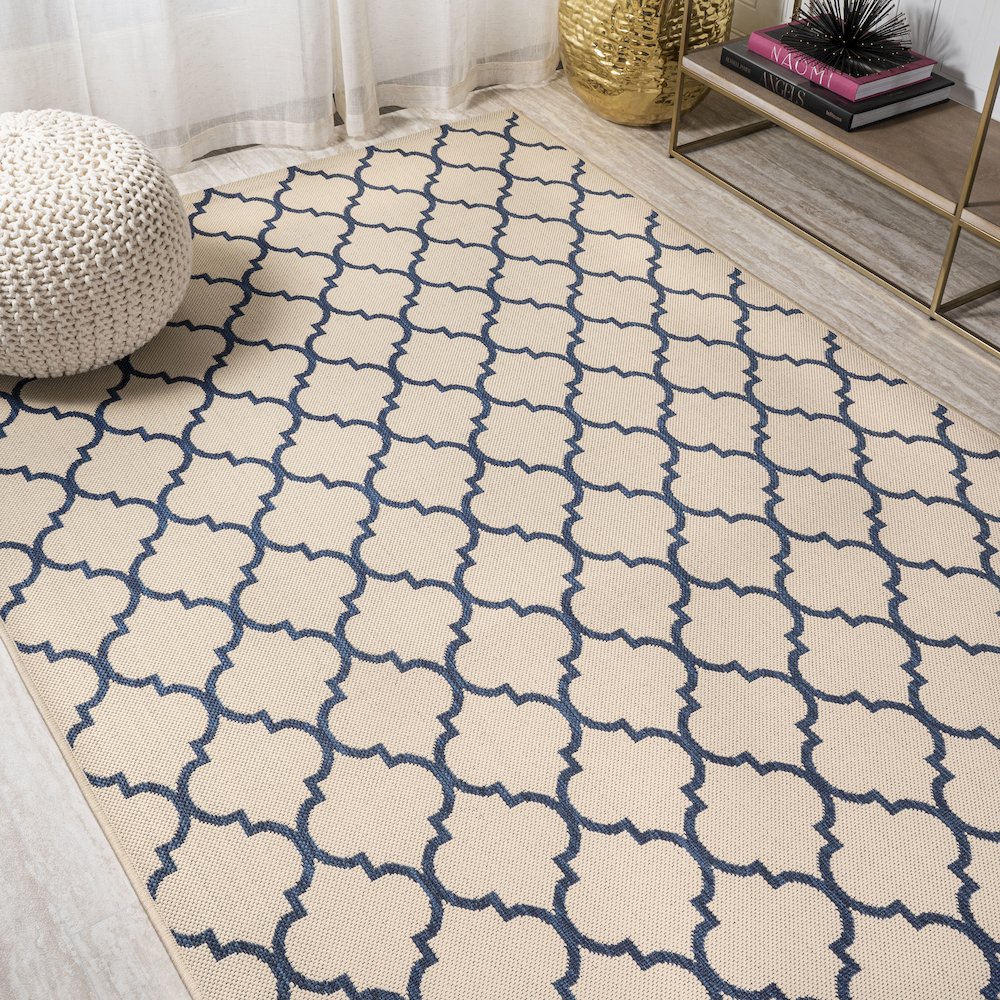 Arabesque Ogee Trellis Indoor/Outdoor Area Rug. Picture 4