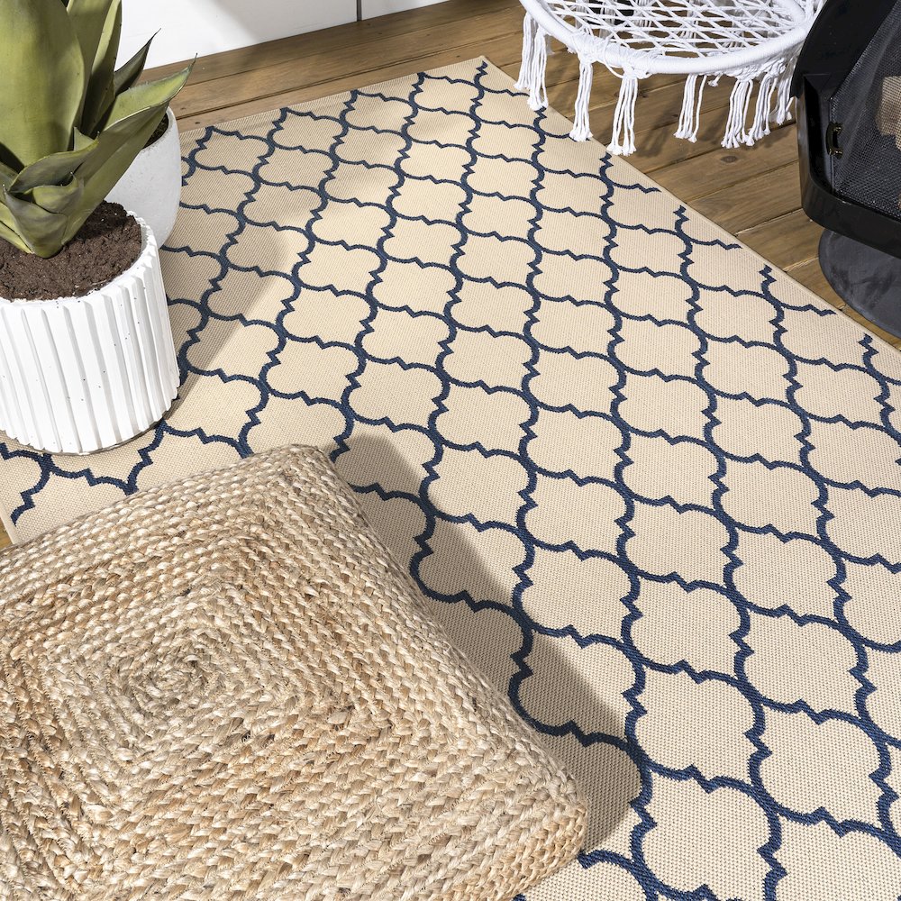 Arabesque Ogee Trellis Indoor/Outdoor Area Rug. Picture 8