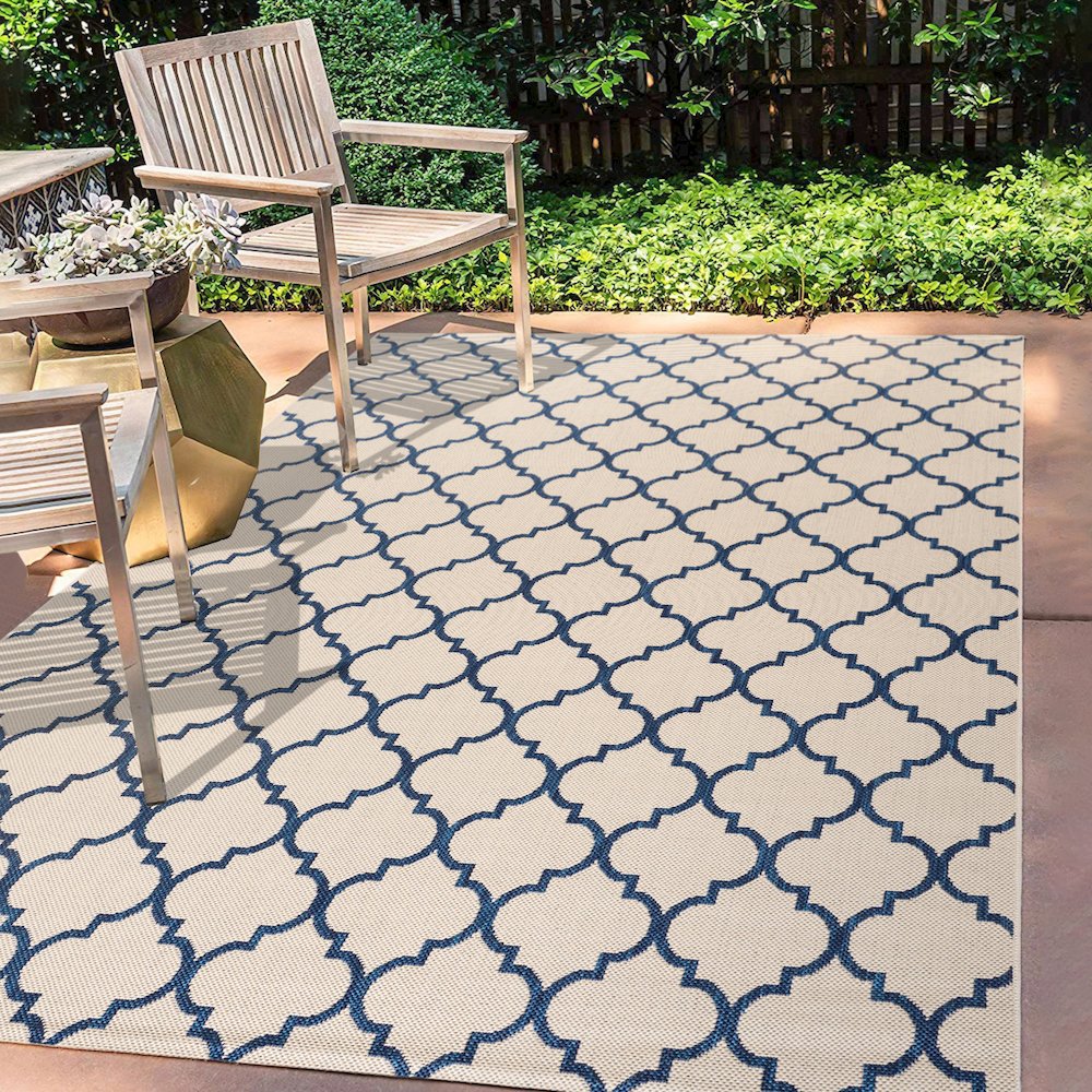 Arabesque Ogee Trellis Indoor/Outdoor Area Rug. Picture 5