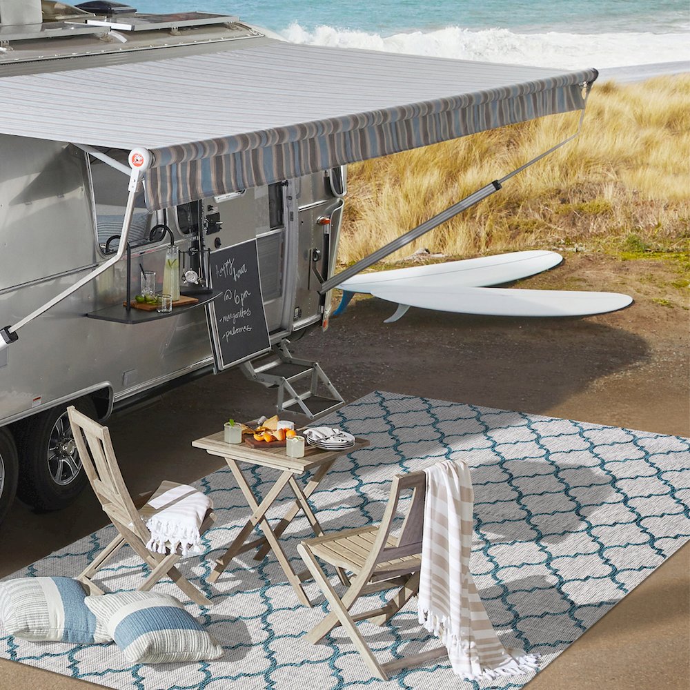 Arabesque Ogee Trellis Indoor/Outdoor Area Rug. Picture 8