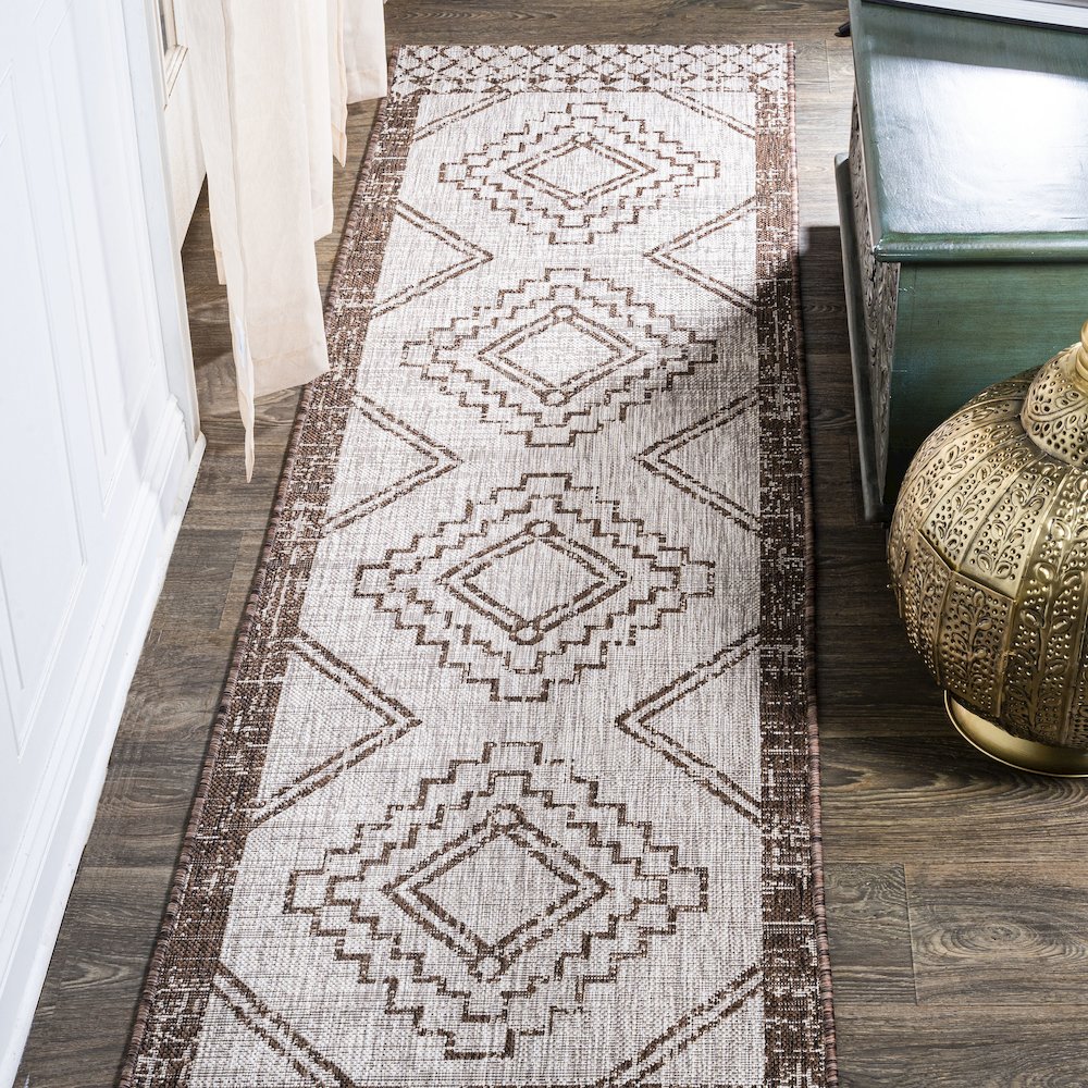 Marokko Diamond Tribal Medallion Indoor/Outdoor Area Rug. Picture 2