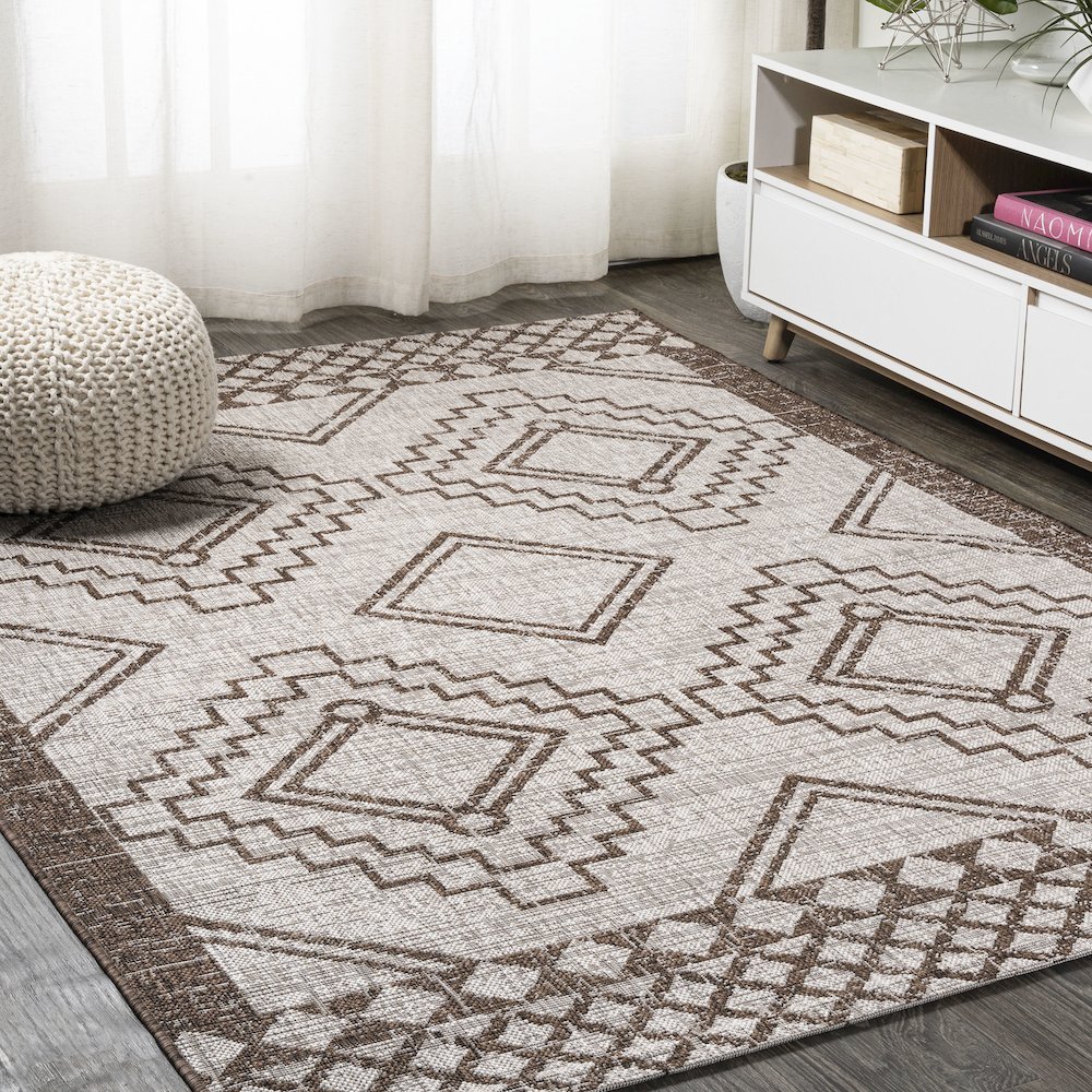 Marokko Diamond Tribal Medallion Indoor/Outdoor Area Rug. Picture 2