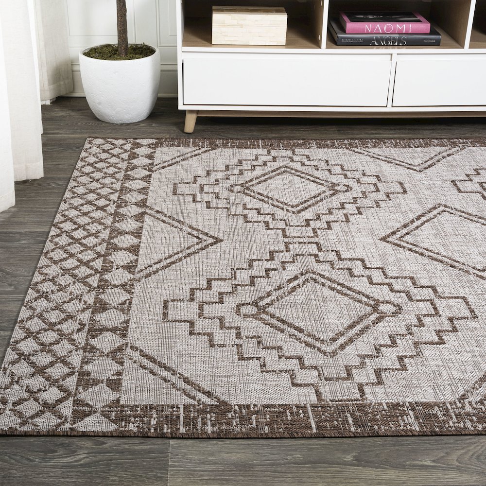 Marokko Diamond Tribal Medallion Indoor/Outdoor Area Rug. Picture 3