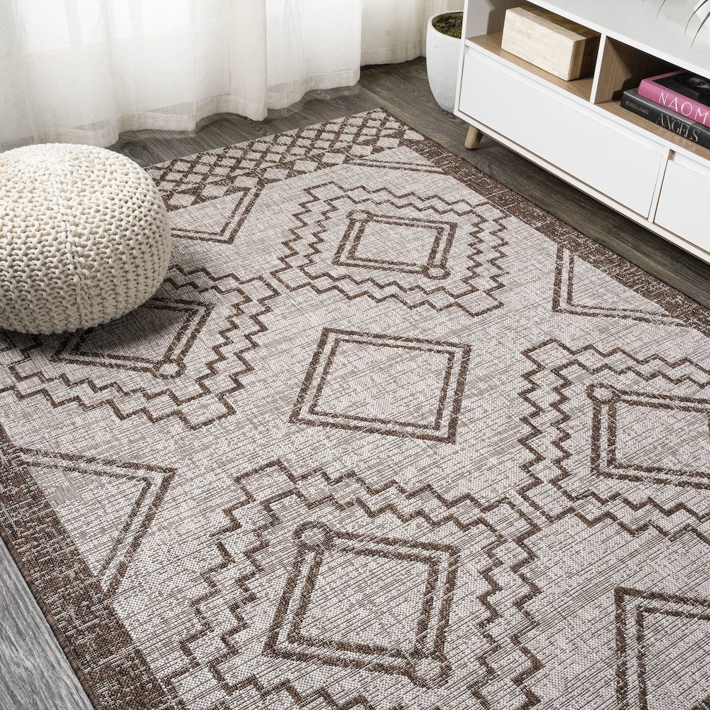 Marokko Diamond Tribal Medallion Indoor/Outdoor Area Rug. Picture 4