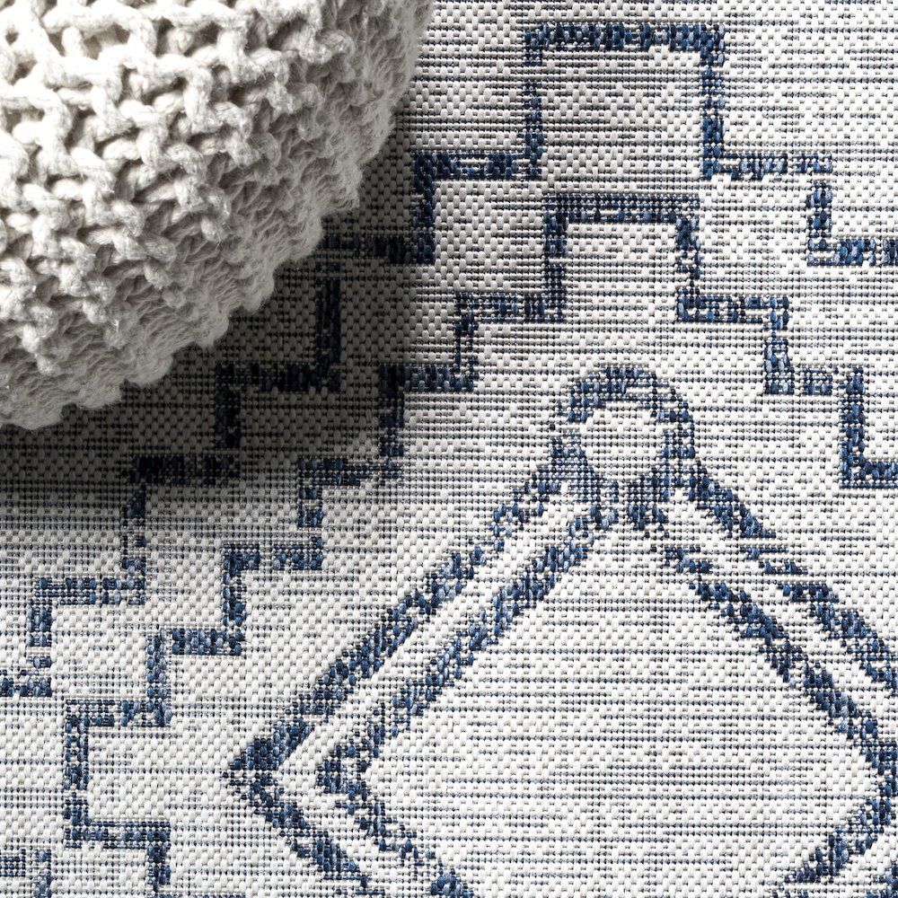 Marokko Diamond Tribal Medallion Indoor/Outdoor Area Rug. Picture 4