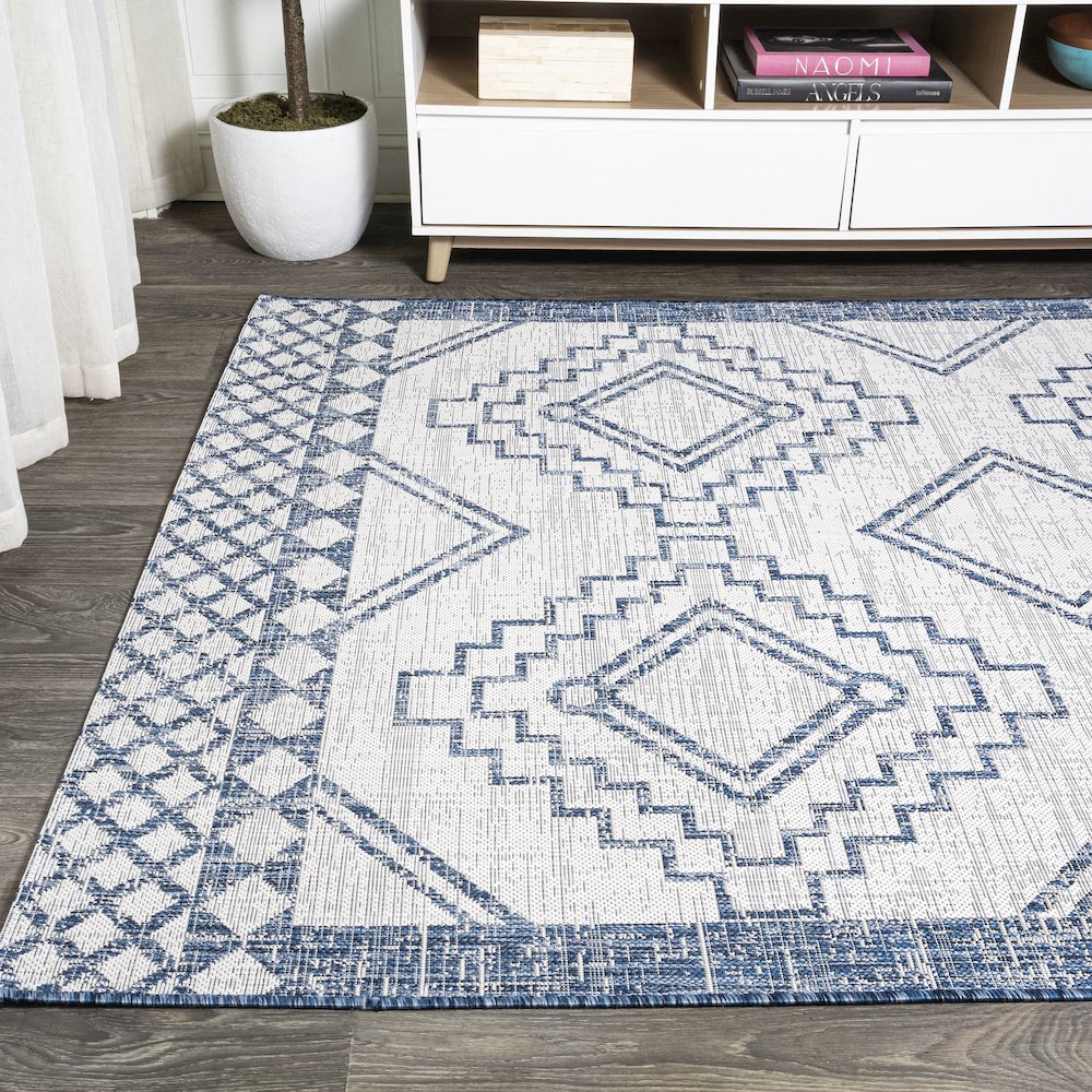 Marokko Diamond Tribal Medallion Indoor/Outdoor Area Rug. Picture 3