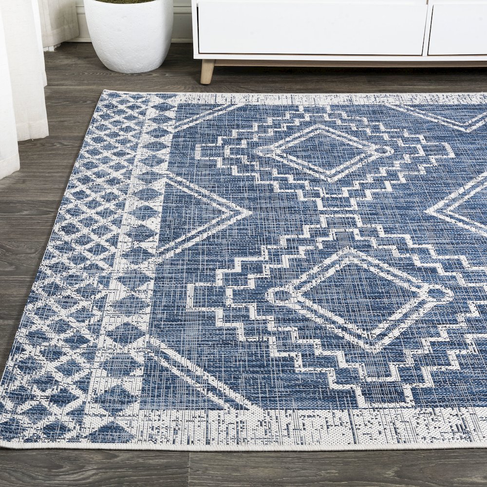 Marokko Diamond Tribal Medallion Indoor/Outdoor Area Rug. Picture 3