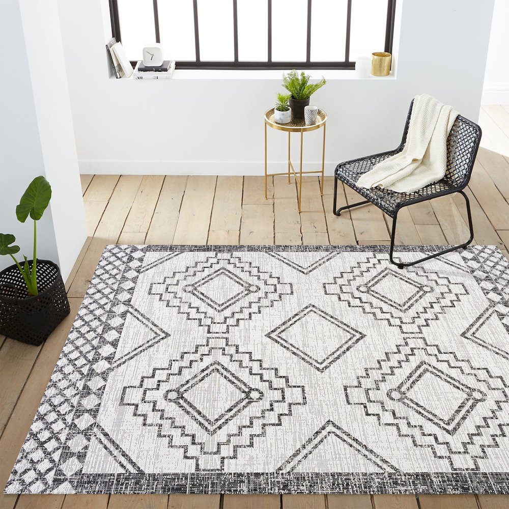 Marokko Diamond Tribal Medallion Indoor/Outdoor Area Rug. Picture 16