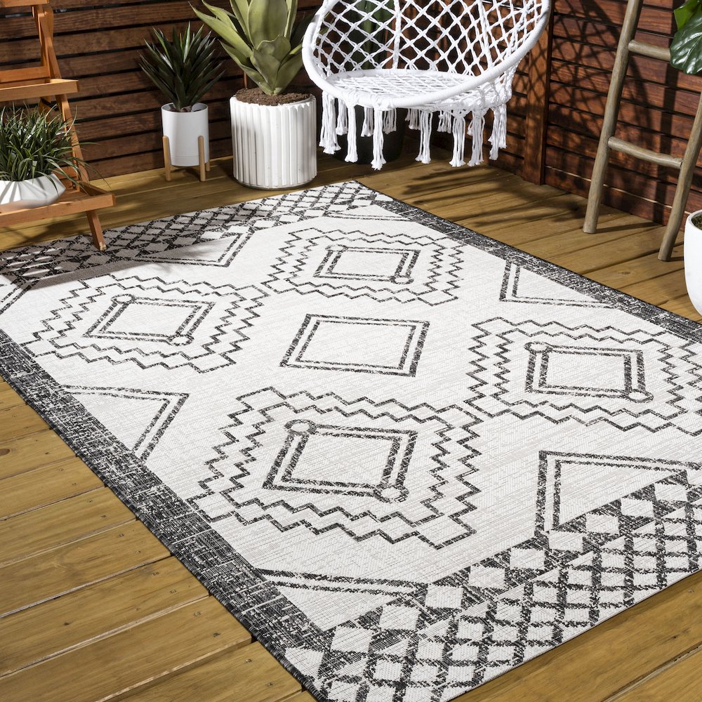 Marokko Diamond Tribal Medallion Indoor/Outdoor Area Rug. Picture 7