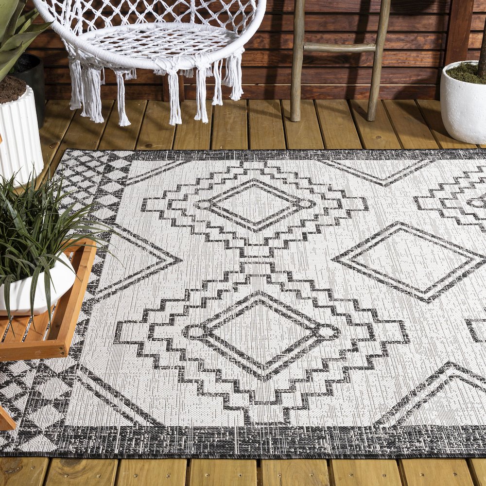 Marokko Diamond Tribal Medallion Indoor/Outdoor Area Rug. Picture 8