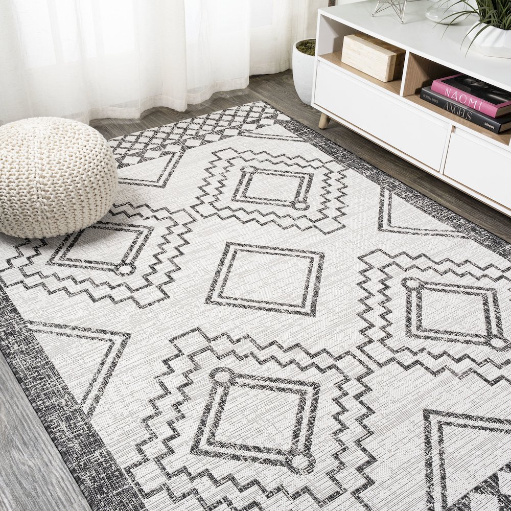 Marokko Diamond Tribal Medallion Indoor/Outdoor Area Rug. Picture 4