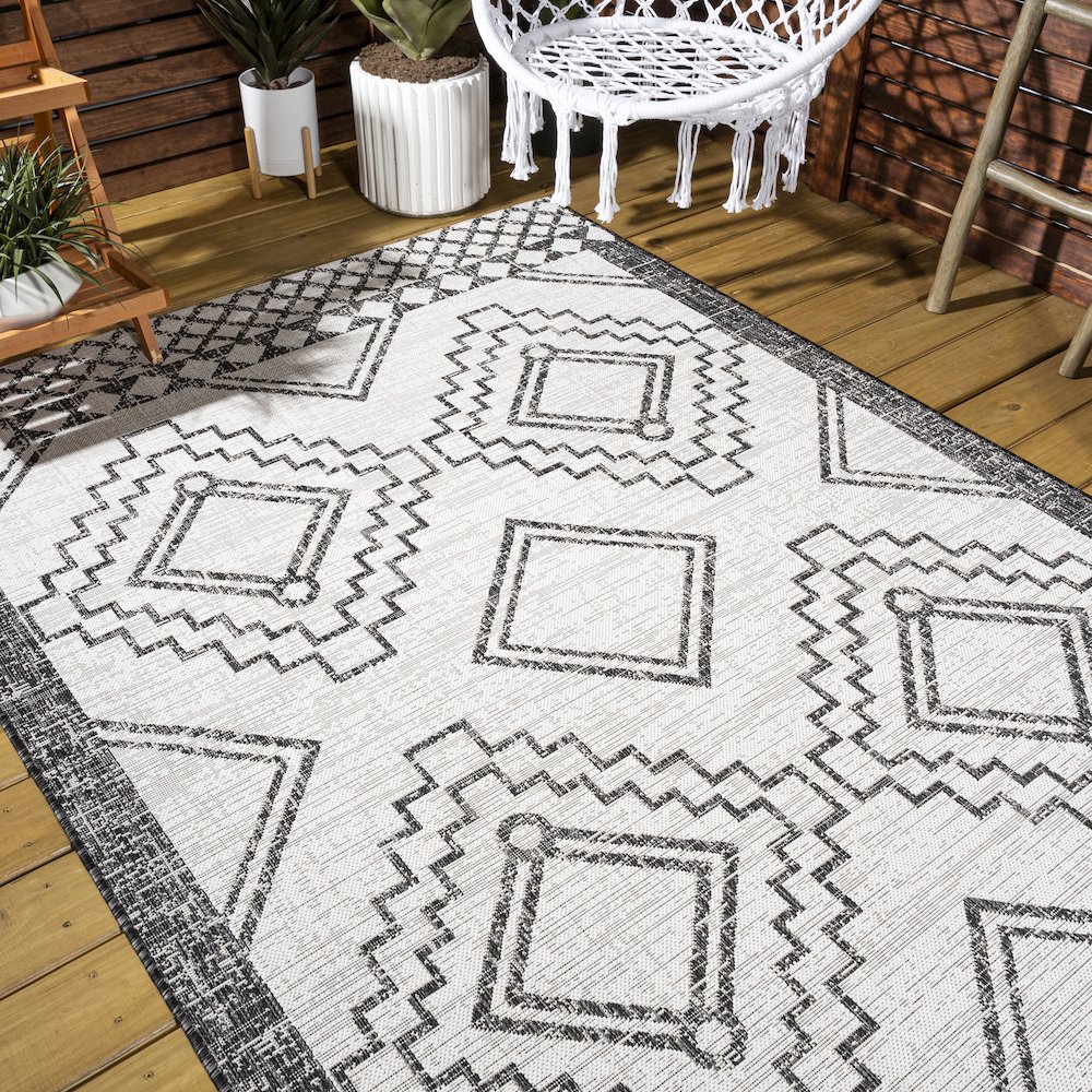 Marokko Diamond Tribal Medallion Indoor/Outdoor Area Rug. Picture 9