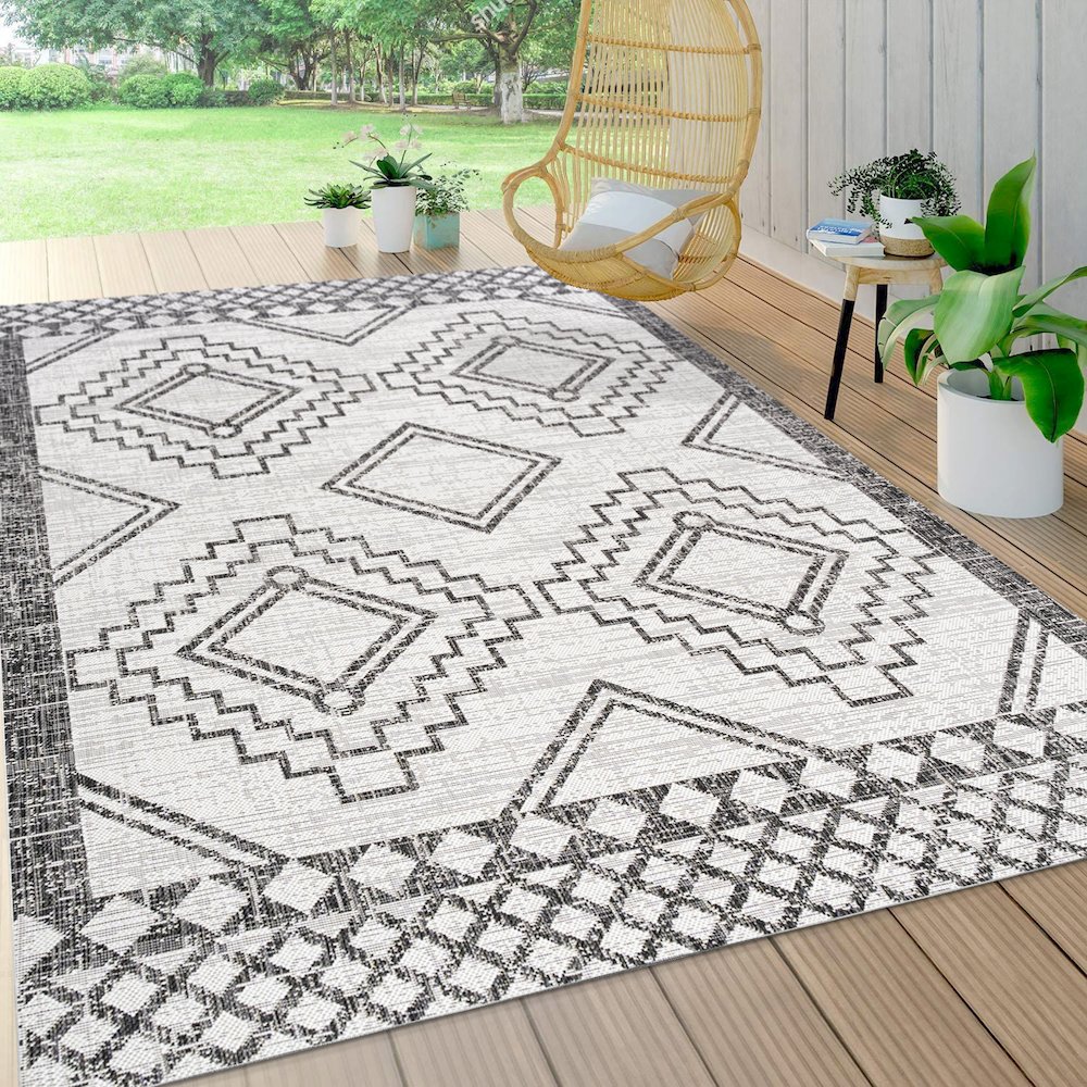 Marokko Diamond Tribal Medallion Indoor/Outdoor Area Rug. Picture 6