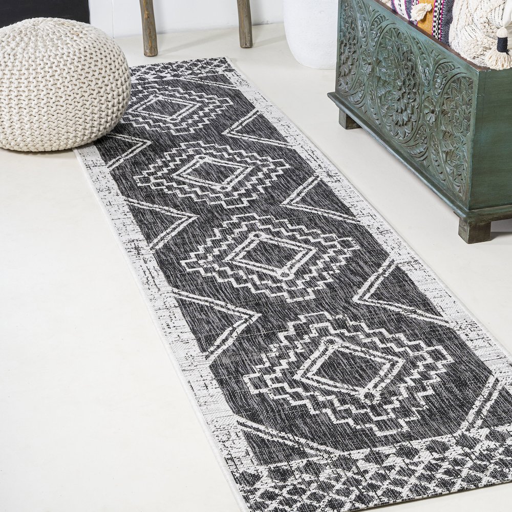 Marokko Diamond Tribal Medallion Indoor/Outdoor Area Rug. Picture 2