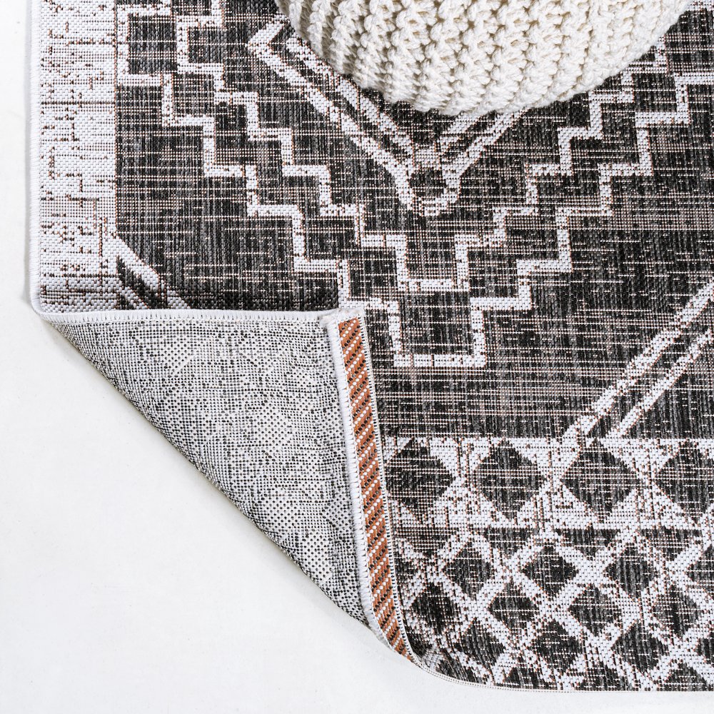 Marokko Diamond Tribal Medallion Indoor/Outdoor Area Rug. Picture 3