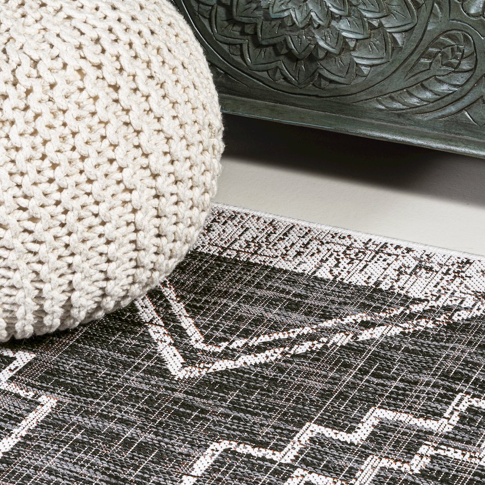Marokko Diamond Tribal Medallion Indoor/Outdoor Area Rug. Picture 4