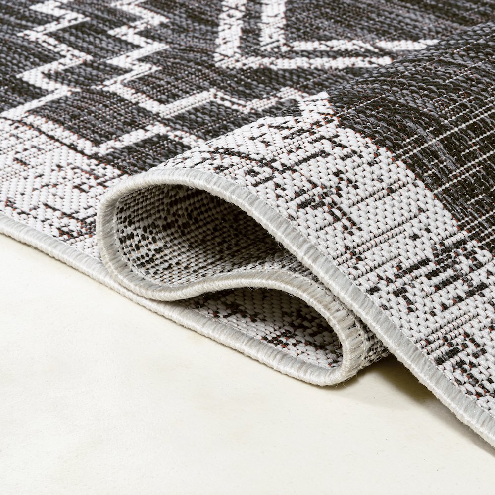 Marokko Diamond Tribal Medallion Indoor/Outdoor Area Rug. Picture 6